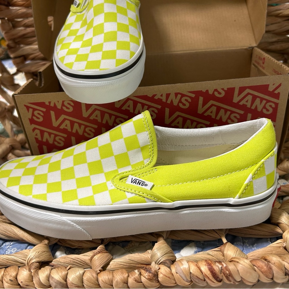 Vans Kids / Youth Neon Yellow Checkered Slip-On Sneakers 6.5 Women - 5 Men - Picture 4 of 11
